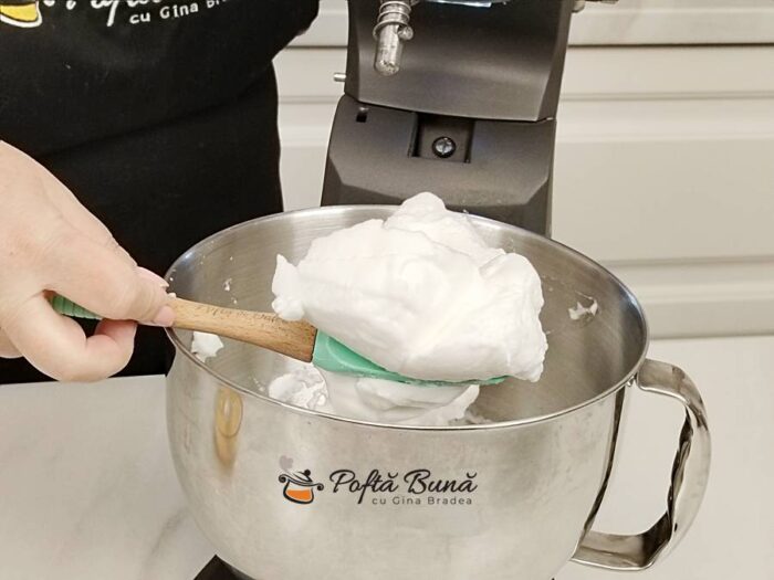 Cheesecake cu iaurt si banane, fara faina sau zahar