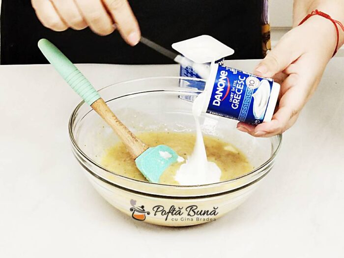 Cheesecake cu iaurt si banane, fara faina sau zahar