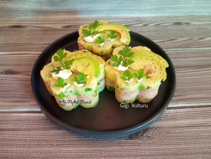 Cartofi cu avocado si ton