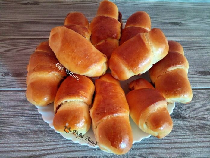 Cornuri cu iaurt si crema de ciocolata