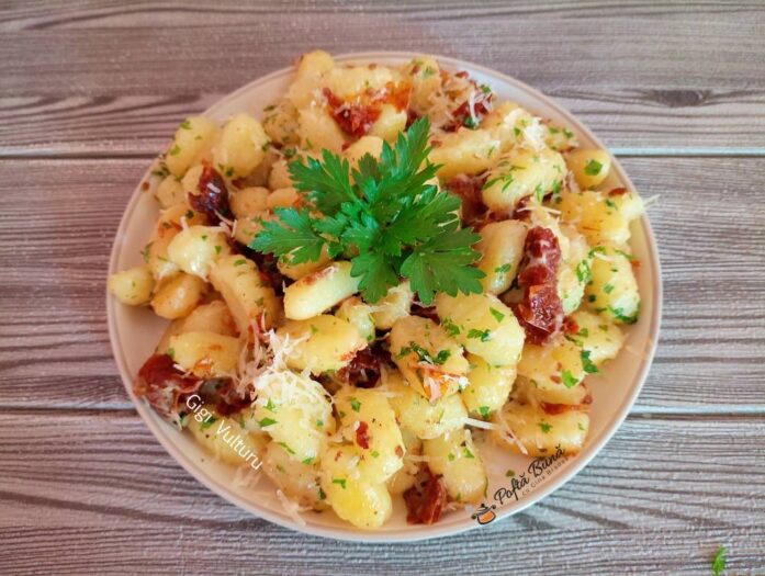 Gnocchi cu rosii uscate