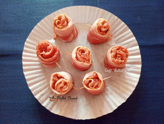 Cum se fac rulourile din bacon cu carne tocata Cum se fac rulourile din bacon cu carne tocata