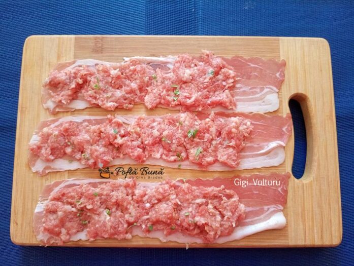 Cum se fac rulourile din bacon cu carne tocata Cum se fac rulourile din bacon cu carne tocata