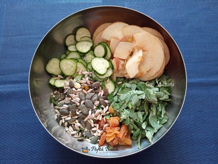 Mod de preparare pentru salata de iarba grasa cu mar 