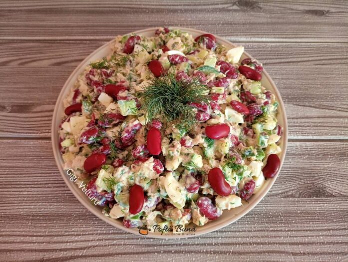 Salata proteica de fasole boabe cu castraveti si iaurt grecesc