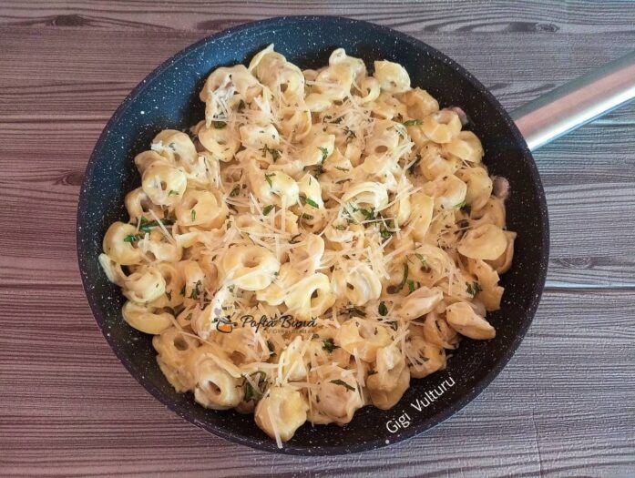 Tortellini in sos de smantana
