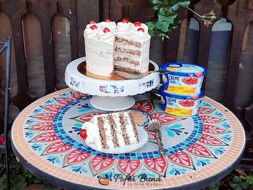 Carrot cake - tort cu morcovi si crema de branza