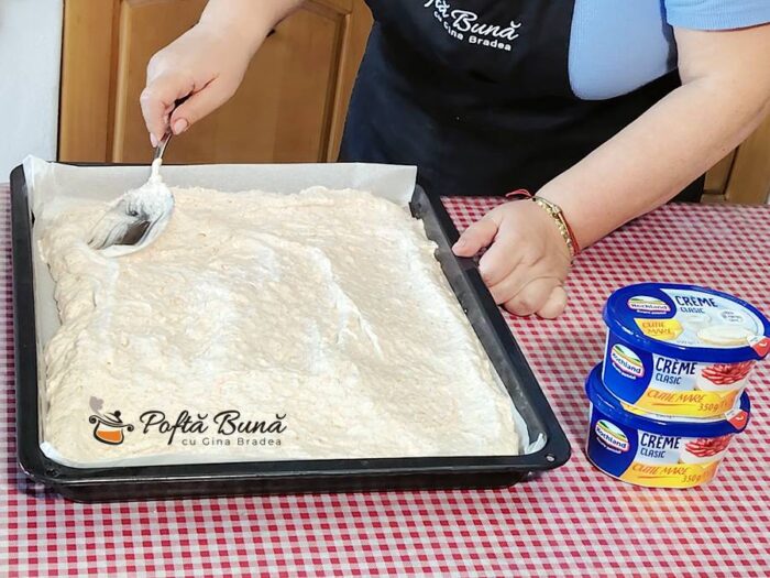 Carrot cake - tort cu morcovi si crema de branza Carrot cake tort de morcovi si crema de branza reteta gina bradea 4 700x525 - Carrot cake - tort cu morcovi si crema de branza