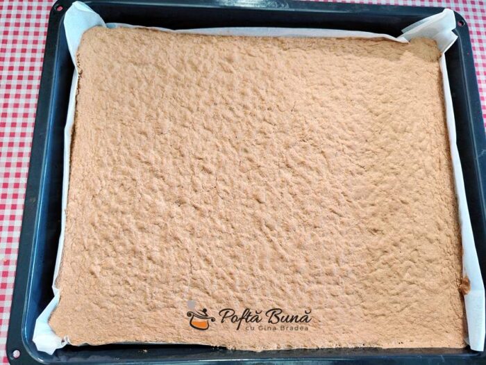 Carrot cake - tort cu morcovi si crema de branza Carrot cake - tort cu morcovi si crema de branza