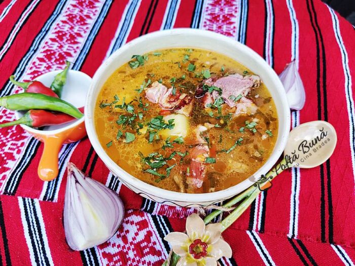 Ciorba din oase afumate Ciorba din oase afumate