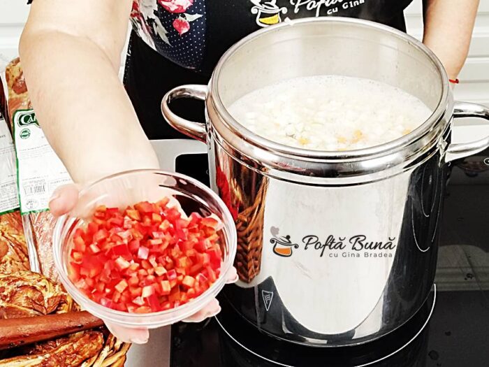 Ciorba din oase afumate scarita de porc reteta gina bradea 4 700x525 - Ciorba din oase afumate