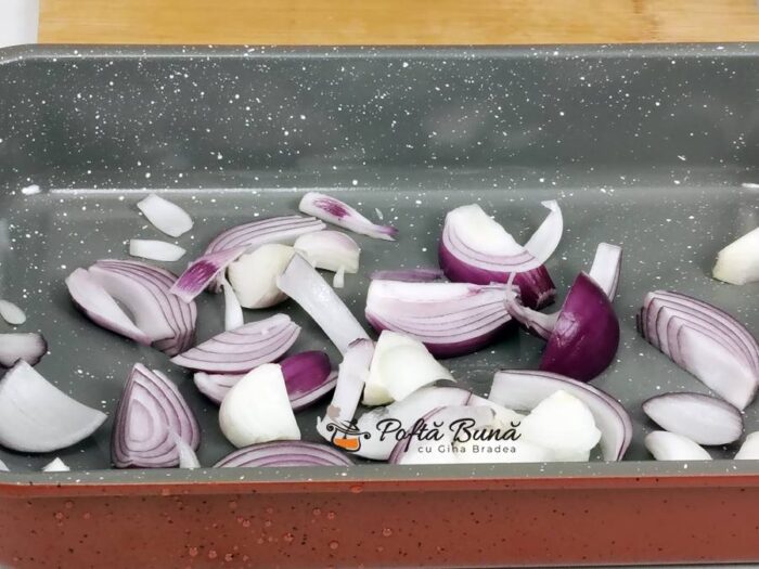 Friptura de porc reteta taraneasca Friptura taraneasca de porc cu ceapa usturoi untura reteta gina bradea 3 700x525 - Friptura de porc reteta taraneasca