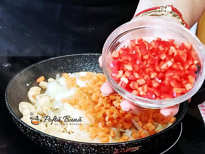Pilaf de orez sarbesc cu piept de pui reteta gina bradea 6 700x525 - Pilaf sarbesc cu pui si legume