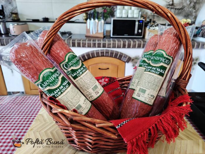 Sandvis cu omleta, salam si cascaval Sandvis cu omleta salam si cascaval reteta gina bradea 4 700x525 - Sandvis cu omleta, salam si cascaval