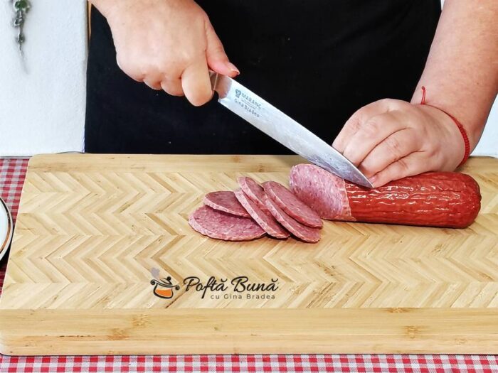 Sandvis cu omleta, salam si cascaval Sandvis cu omleta salam si cascaval reteta gina bradea 5 700x525 - Sandvis cu omleta, salam si cascaval