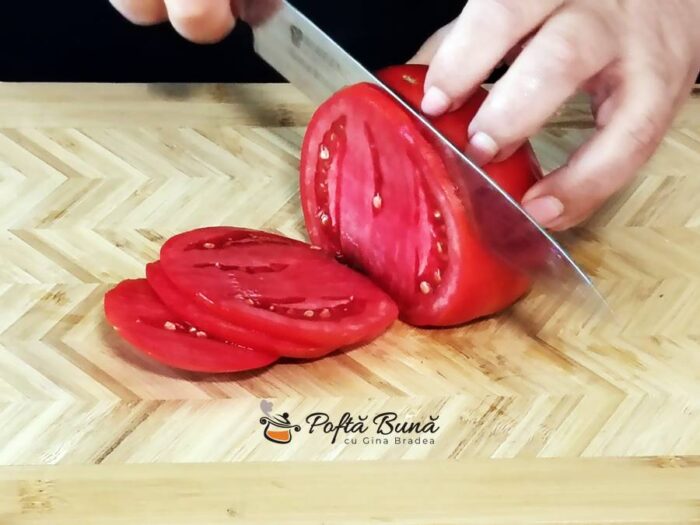 Sandvis cu omleta, salam si cascaval Sandvis cu omleta salam si cascaval reteta gina bradea 6 700x525 - Sandvis cu omleta, salam si cascaval