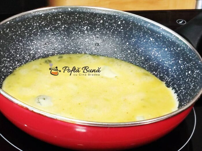 Sandvis cu omleta, salam si cascaval Sandvis cu omleta salam si cascaval reteta gina bradea 7 700x525 - Sandvis cu omleta, salam si cascaval