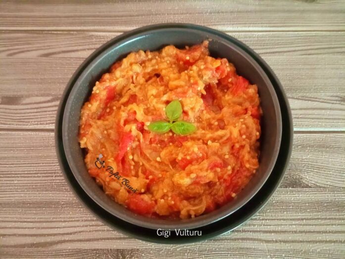 Salata de vinete cu rosii coapte Salata de vinete cu rosii coapte