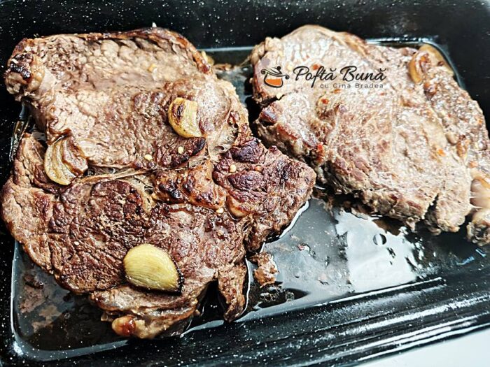 Carne de vita maturata la tigaie cu unt si rozmarin sparanghel reteta well done gina bradea 7 700x525 - Friptura de vita maturata la tigaie