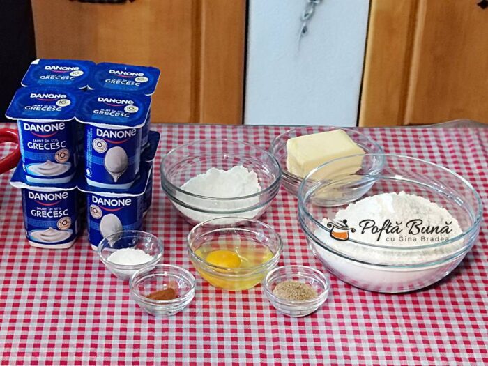 Fursecuri sau biscuiti cu iaurt, unt si mere Fursecuri biscuiti cu iaurt unt si mere reteta gina bradea 13 700x525 - Fursecuri sau biscuiti cu iaurt, unt si mere