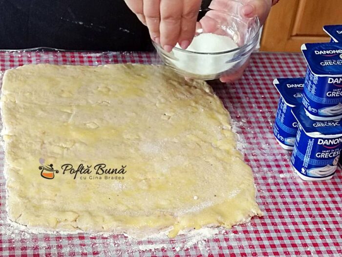 Fursecuri sau biscuiti cu iaurt, unt si mere Fursecuri biscuiti cu iaurt unt si mere reteta gina bradea 18 700x525 - Fursecuri sau biscuiti cu iaurt, unt si mere