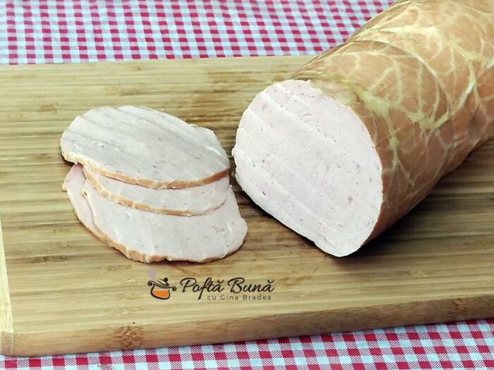 Sandvis cu parizer in crusta de cartofi cu parmezan reteta gina bradea 6 700x525 - Sandvis cu parizer in crusta de cartofi cu parmezan