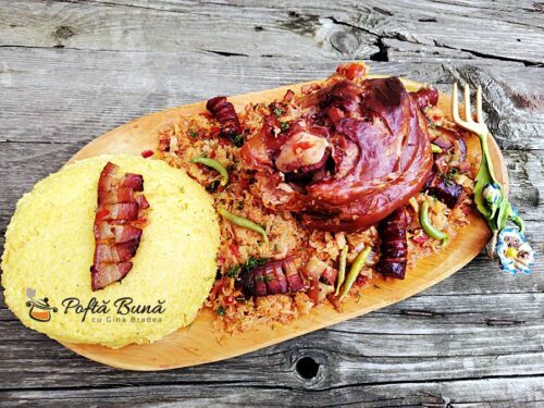 Varza cu ciolan afumat si carnati