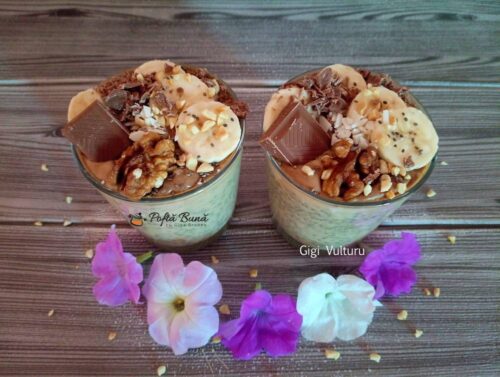 Budinca de banane, unt de arahide si seminte de chia