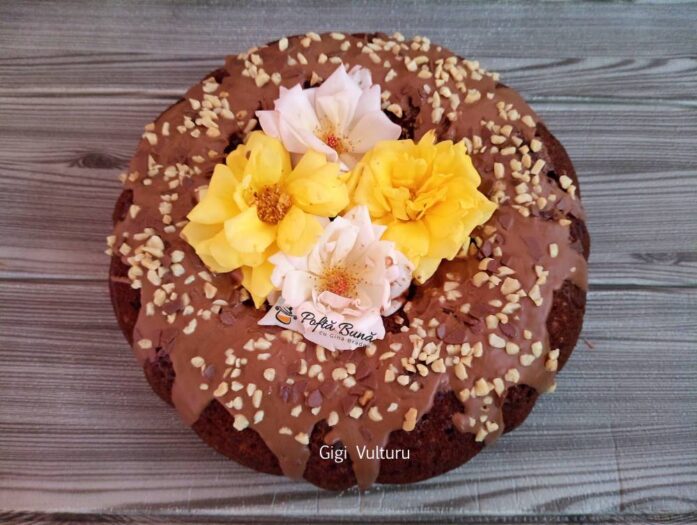 Chec cu cafea si ciocolata insiropat cu lapte Chec cu cafea si ciocolata insiropat cu lapte