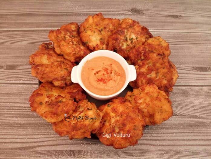 Chiftele din piept de pui cu cascaval si iaurt Chiftele din piept de pui cu cascaval si iaurt