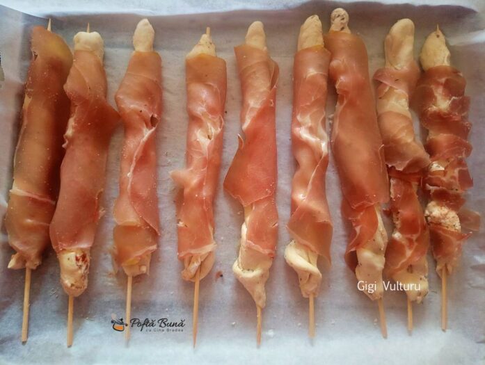 Frigarui din aluat de pizza si prosciutto