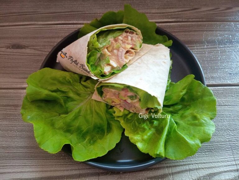 Lipie cu ton, avocado si salata