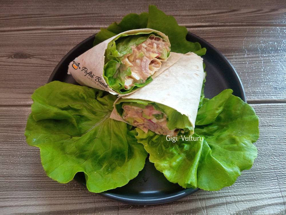 Lipie cu ton, avocado si salata