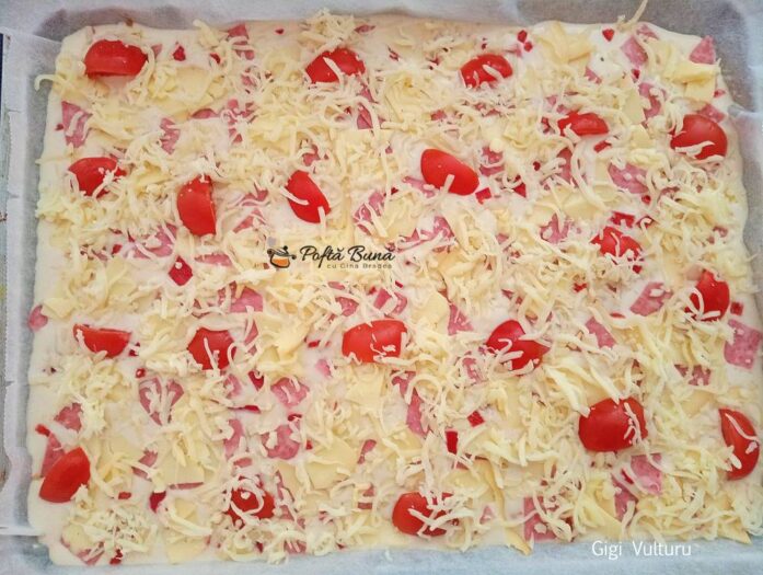 Pizza fara blat din aluat de clatite Pizza fara blat din aluat de clatite