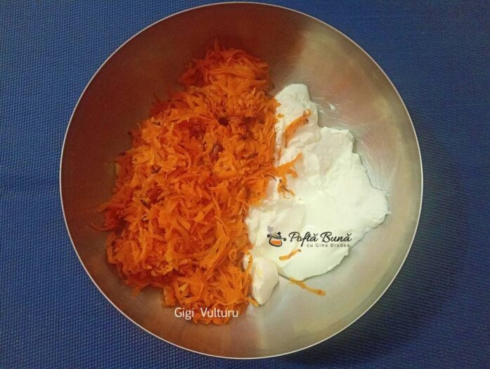 salata morcovi iaurt gina bradea 1 697x525 - Salata de morcovi cu iaurt grecesc