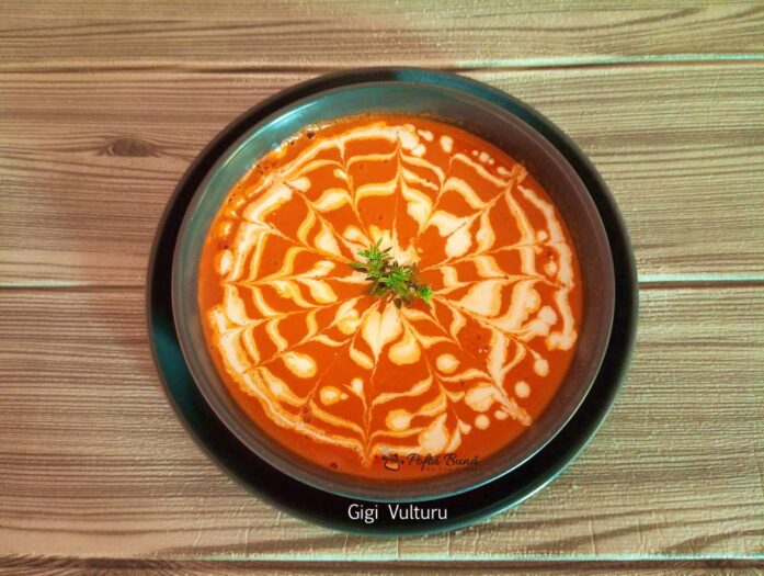 Supa de rosii coapte cu smantana si cimbru