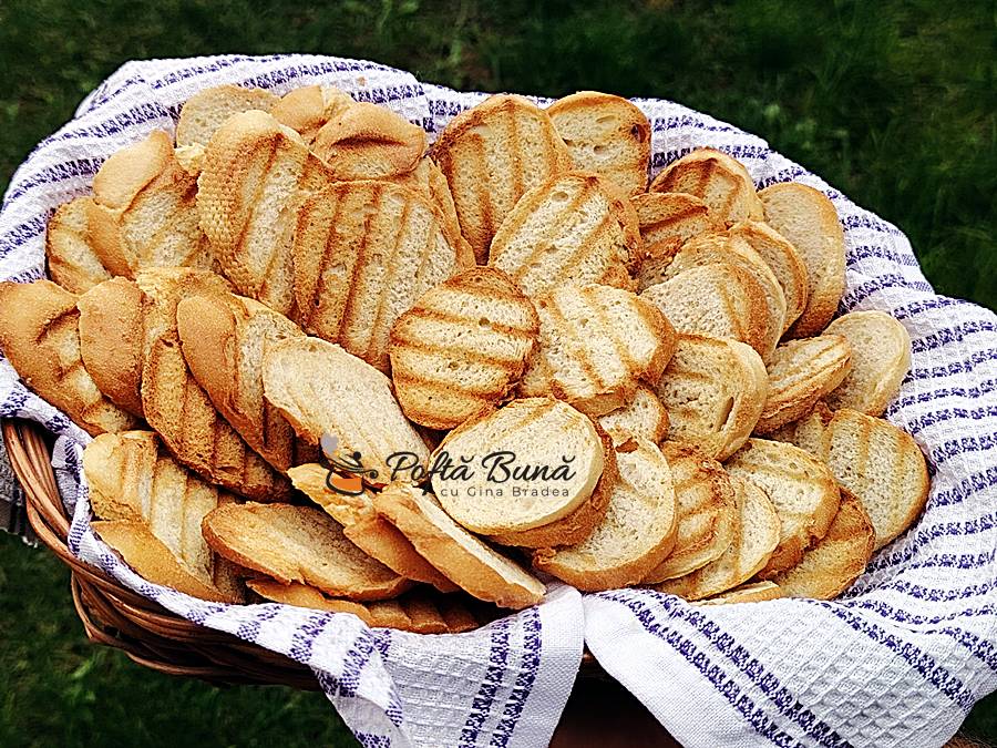 Bruschete simple din baghete