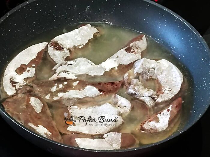 Ficat de porc la tigaie, cu usturoi si mamaliguta