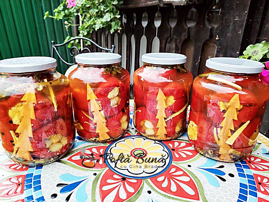 Gogosari in otet cu conopida, struguri, ciuperci, vinete