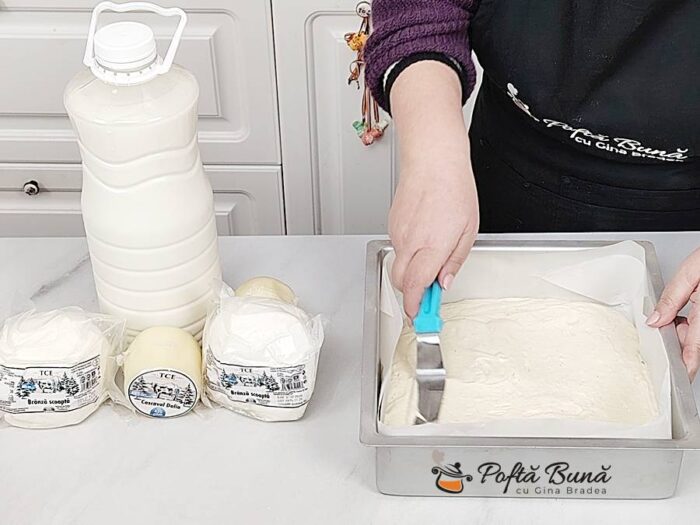 Prajitura cu branza de vaci reteta veche Prajitura cu branza de vaci reteta veche din caietul mamei gina bradea 4 700x525 - Prajitura cu branza de vaci reteta veche