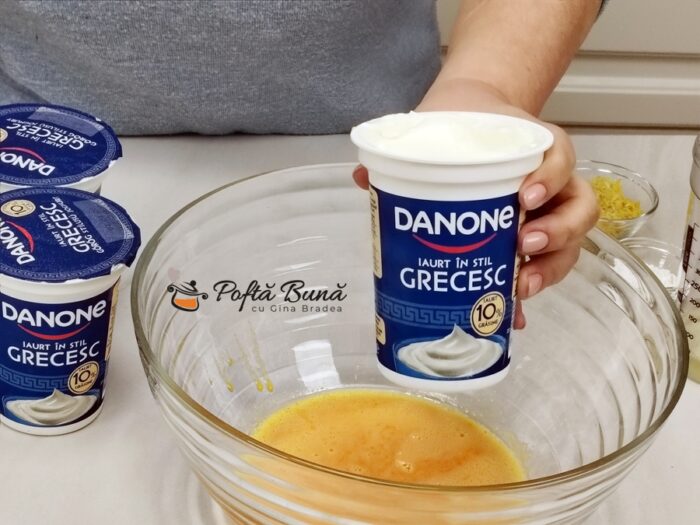 Chec cu iaurt si nuci cu 3-6 oua Chec cu iaurt si nuci cu 3-6 oua