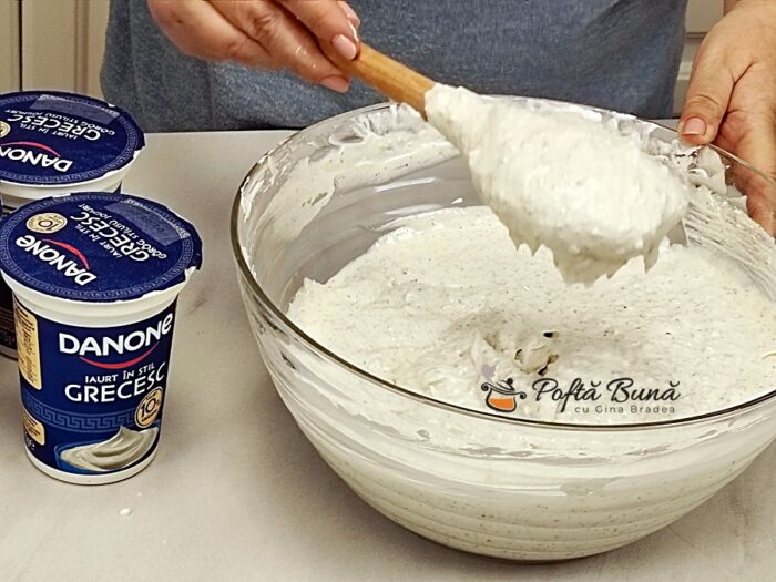 Chec cu iaurt si nuci cu 3-6 oua Chec cu iaurt si nuci cu 3-6 oua