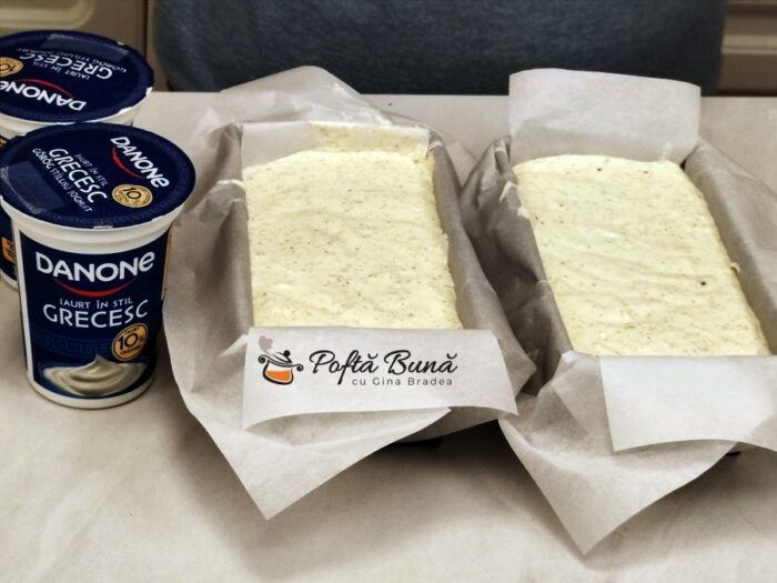 Chec cu iaurt si nuci Chec cu iaurt si nuci 2 tavi reteta gina bradea 7 700x525 - Chec cu iaurt si nuci