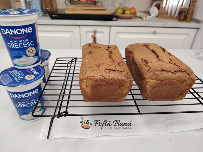 Chec cu iaurt si nuci cu 3-6 oua Chec cu iaurt si nuci cu 3-6 oua