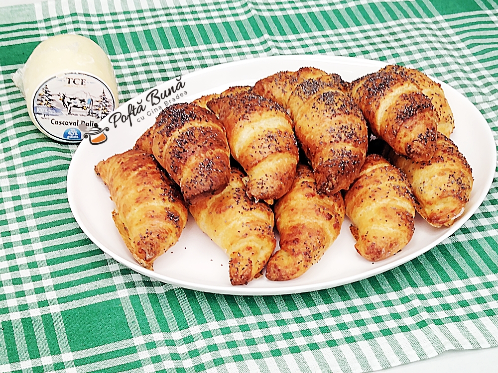 Cornuri cu cascaval si branza