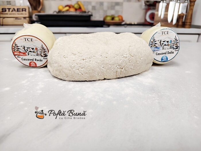 Cornuri cu cascaval si branza Cornuri cu cascaval si branza