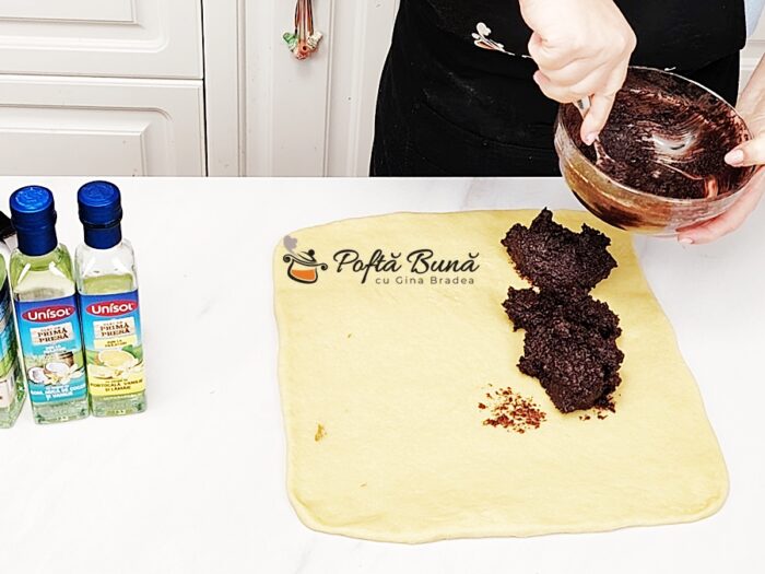 Cozonac pufos cu nuca si cacao Cozonac pufos cu nuca si cacao