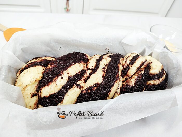 Cozonac pufos cu nuca si cacao Cozonac pufos cu nuca si cacao