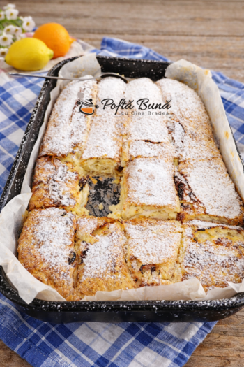 Placinta cu branza dulce si stafide, cu foi de casa