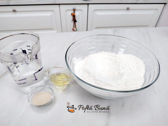 Placinta cu branza dulce si stafide cu foi de casa din aluat dospit reteta gina bradea 2 700x525 - Placinta cu branza dulce si stafide, cu foi de casa